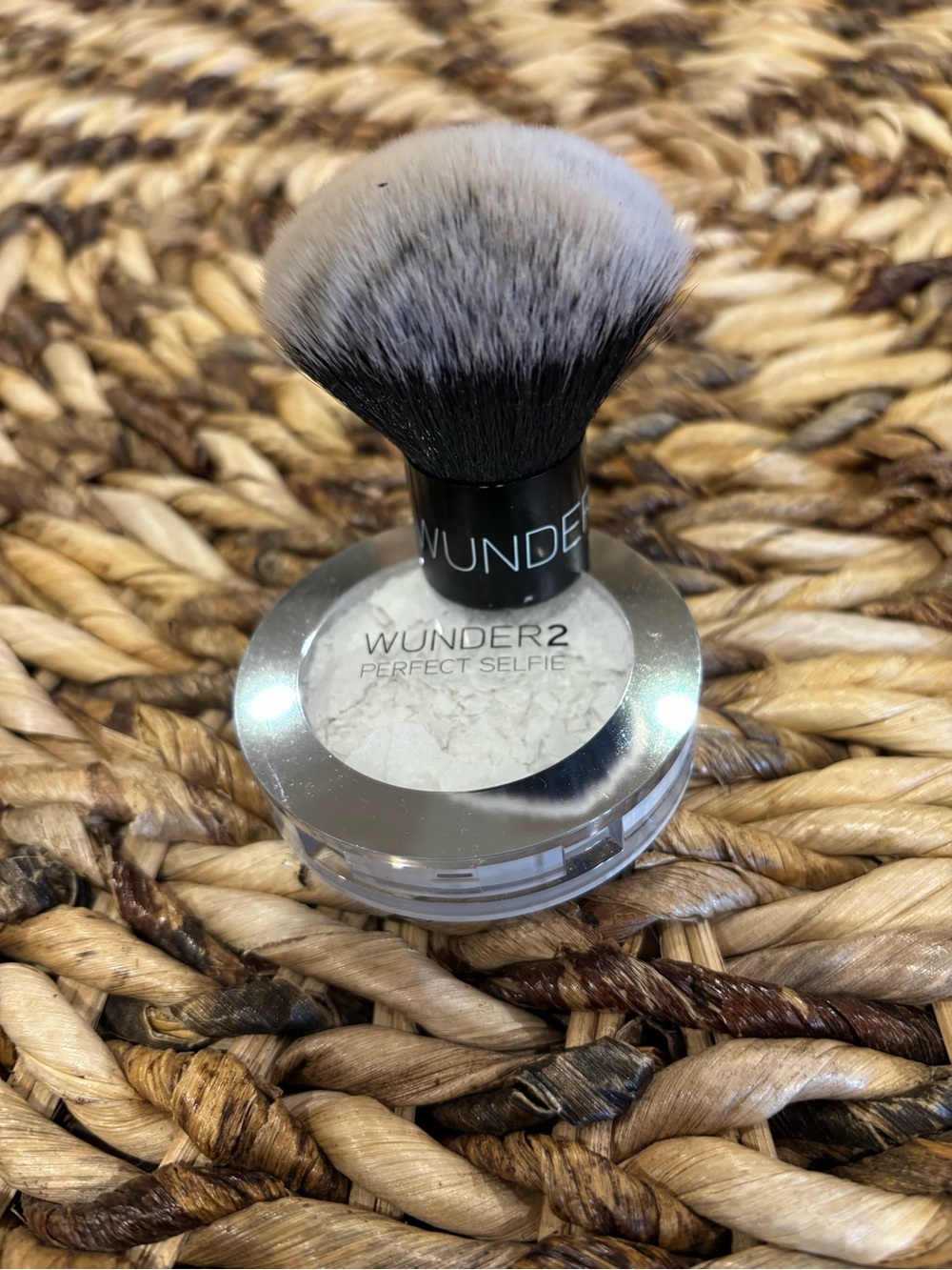 Wonder Kabuki Brush and Translucent Powder - Black/Gray